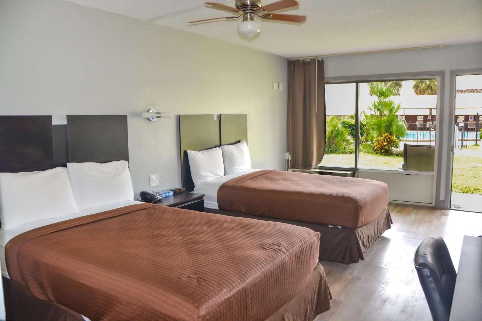 Rodeway Inn Sun City Center Экстерьер фото