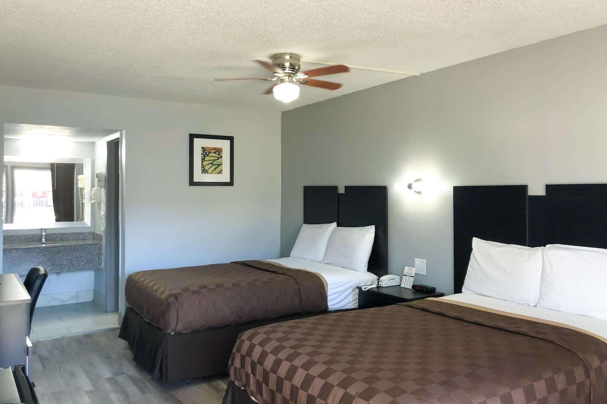 Rodeway Inn Sun City Center Экстерьер фото