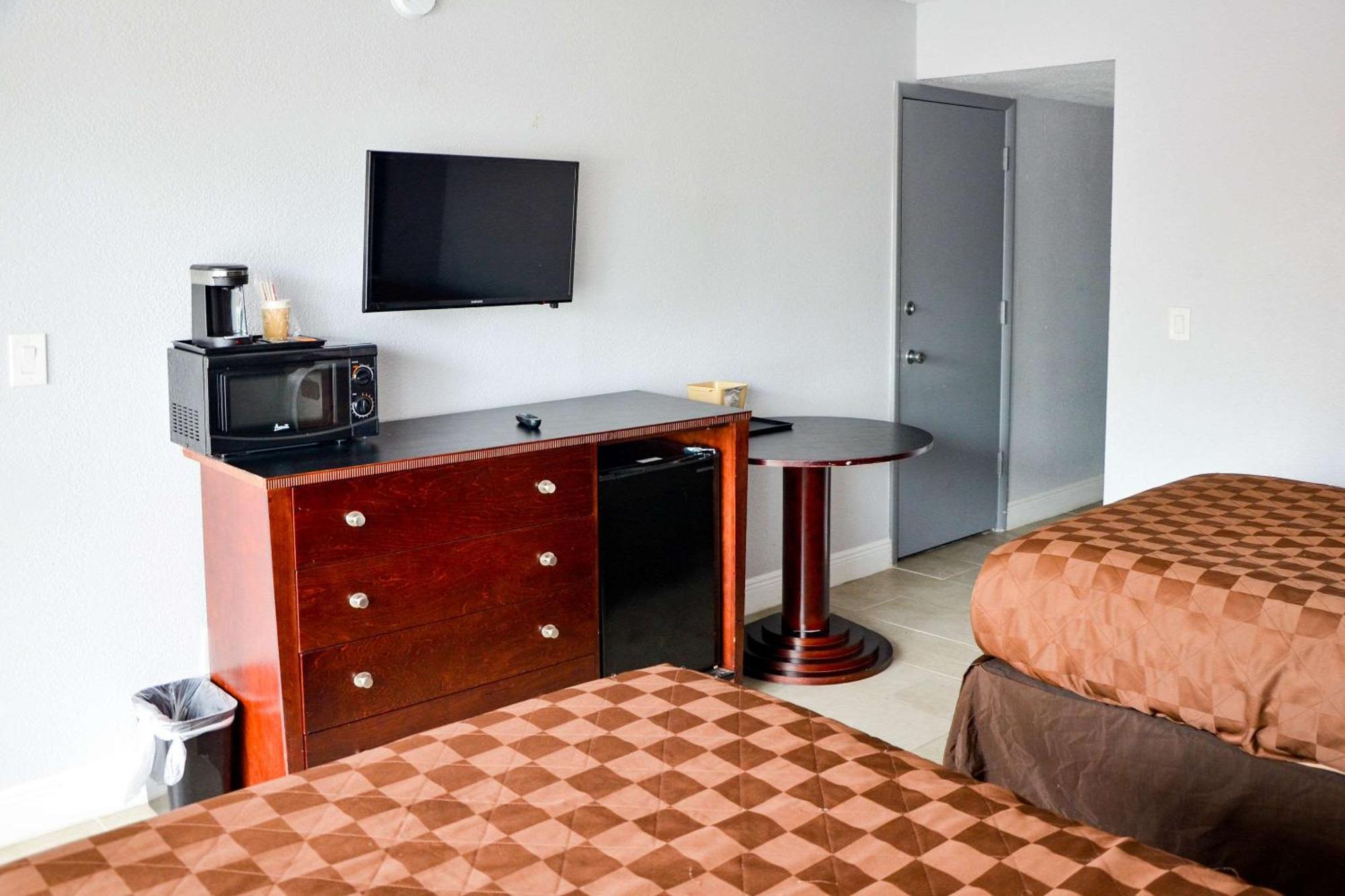 Rodeway Inn Sun City Center Экстерьер фото